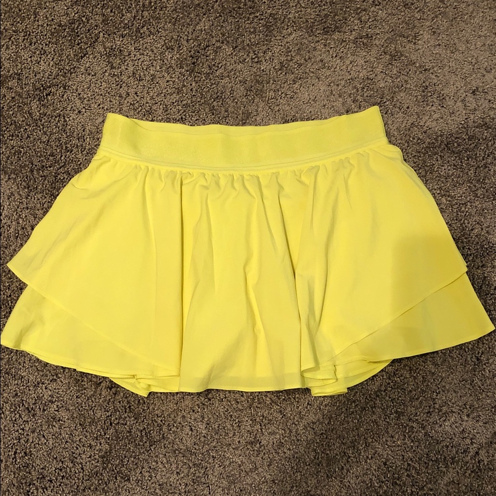 Lululemon Yellow Court Rival Skirt Elastic Waist-shorts underneath. Size 10